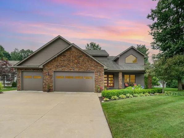 8 Pinehaven Cir, Midland, MI 48642