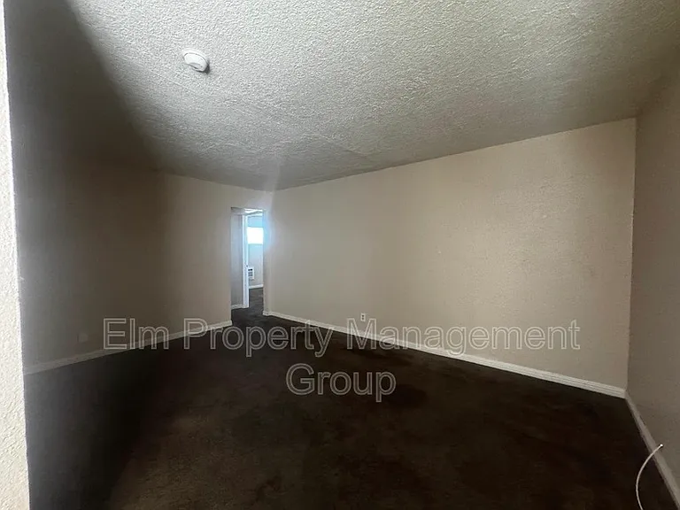 2101 Sunrise Ave #11 — Photo 3