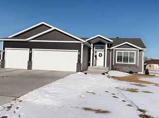 927 Greenway Blvd SE, East Grand Forks, MN 56721