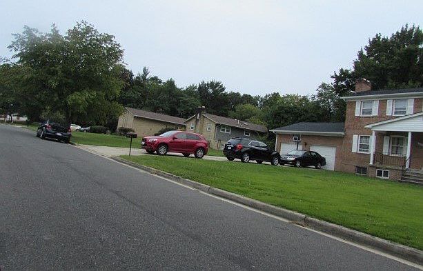 Exterior Neighborhood (street photo)