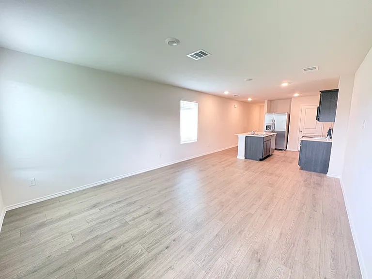 1144 Northfield Dr — Photo 3
