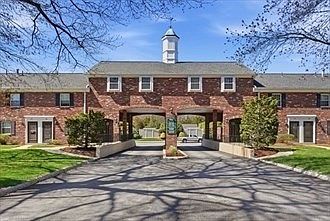 1st image of 1711 Windsor Dr #1711