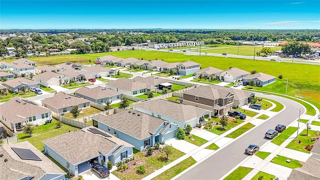 4 bed, 2.0 bath, 1853 sqft, $2,100 — Photo 3