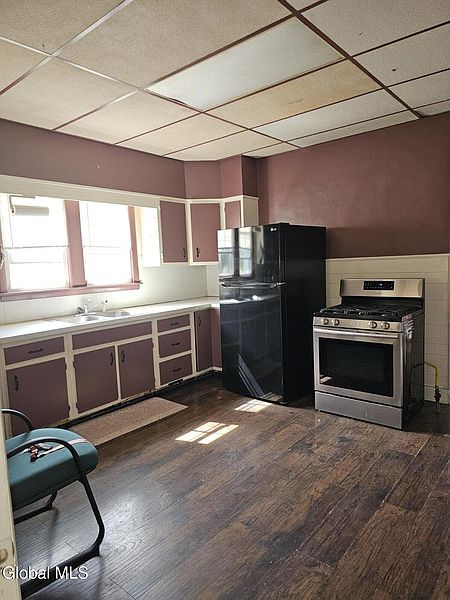 3rd image of 42 Shannon Avenue