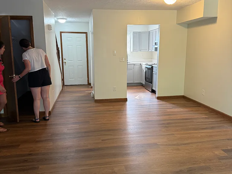 1473 W Allen St — Photo 16