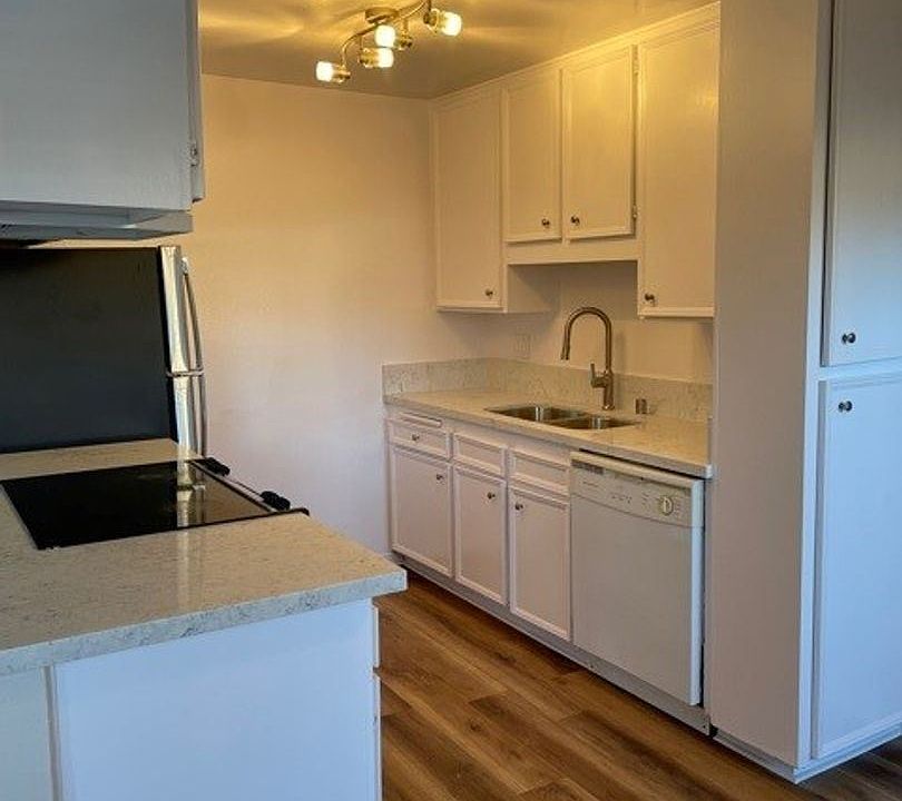 2nd image of 9504 Carroll Canyon Rd APT 102
