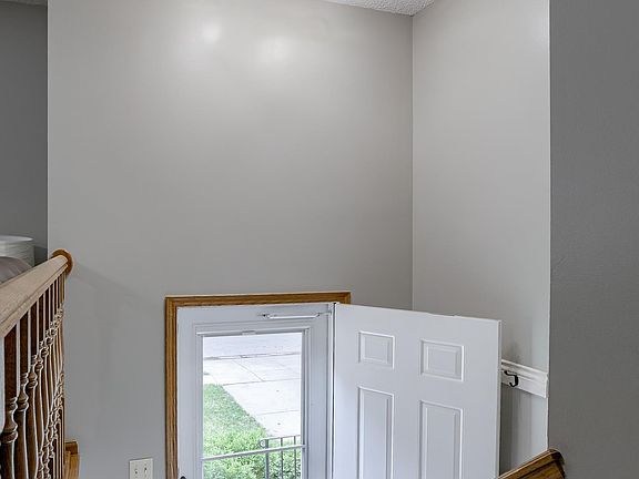 2nd image of 3400 Wildbriar Ln