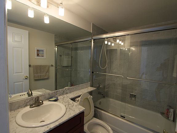 4th image of 800 Claughton Island Dr APT 2002