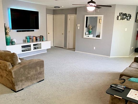 2nd image of 3319 Spur Dr