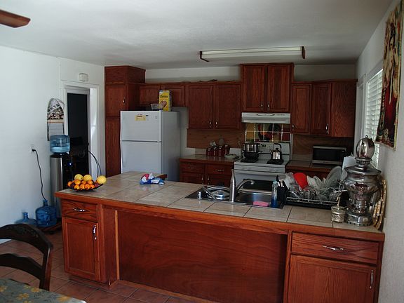 3rd image of 813 Salina St