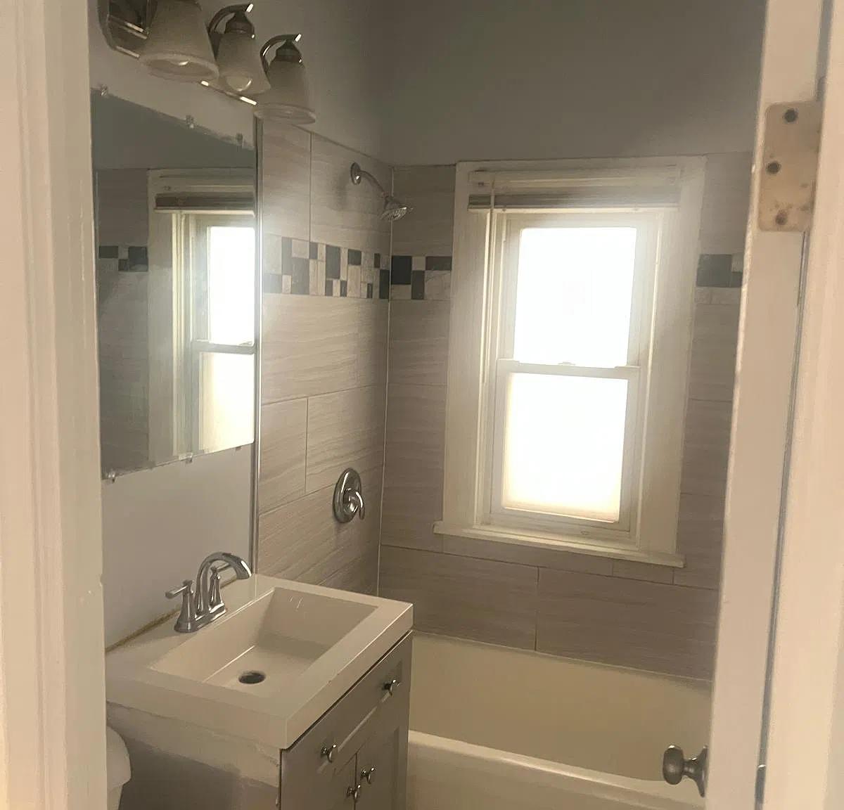 4 bed, 1326 sqft, $2,200 — Photo 4