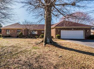 2721 Thompson Dr, Bowling Green, KY 42104