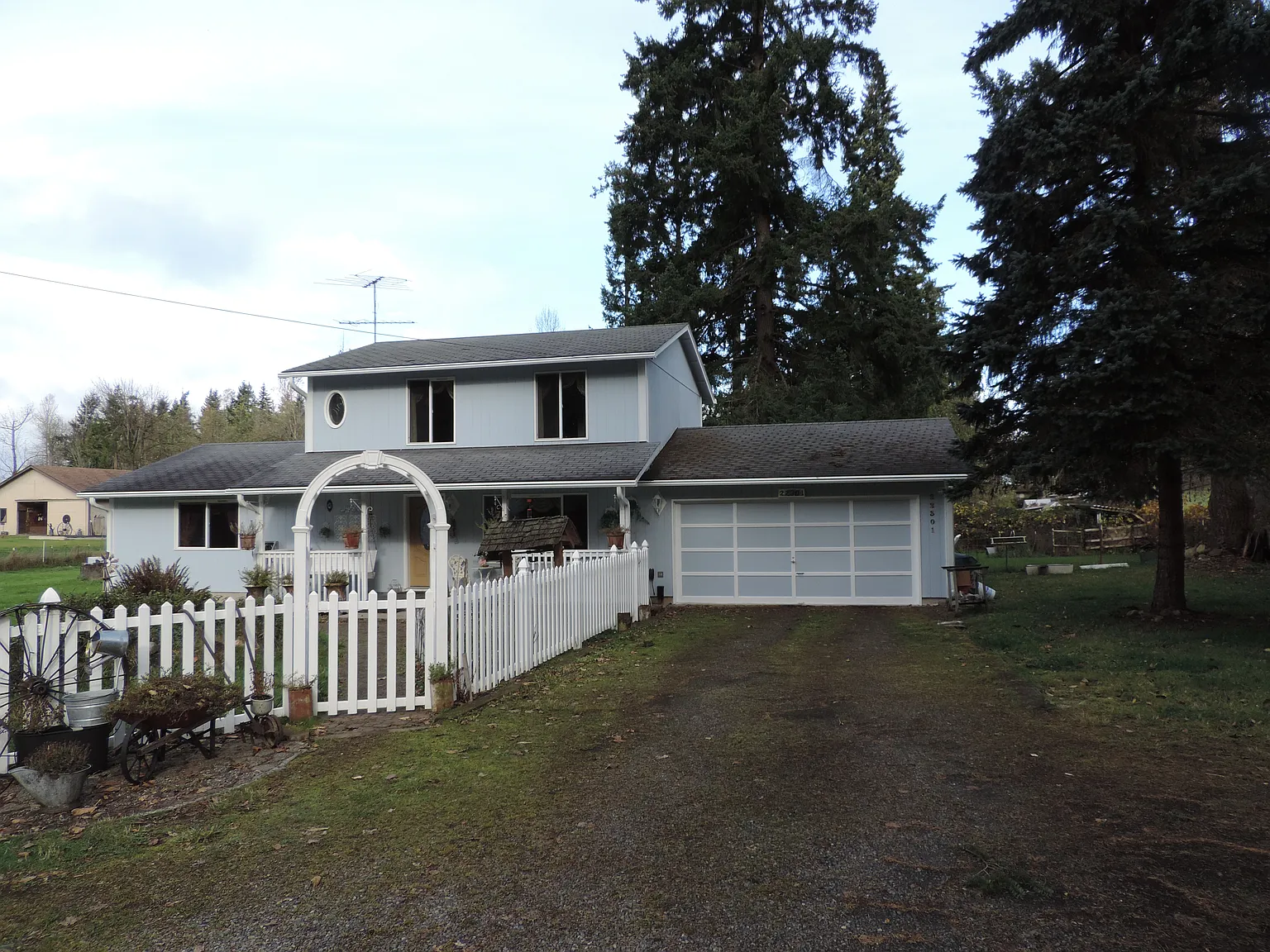 22301 Entwhistle Rd E photo 1