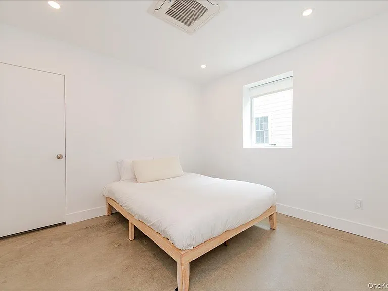 2105 Bay Blvd — Photo 14