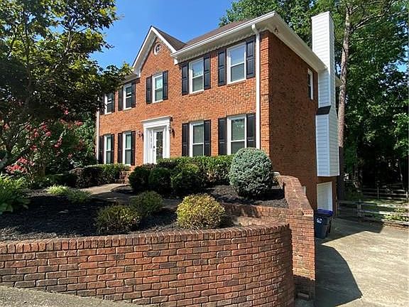 3rd image of 4504 Club House Dr
