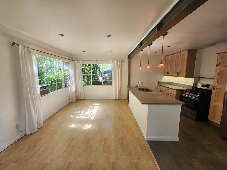 3661 Richmond St — Photo 11