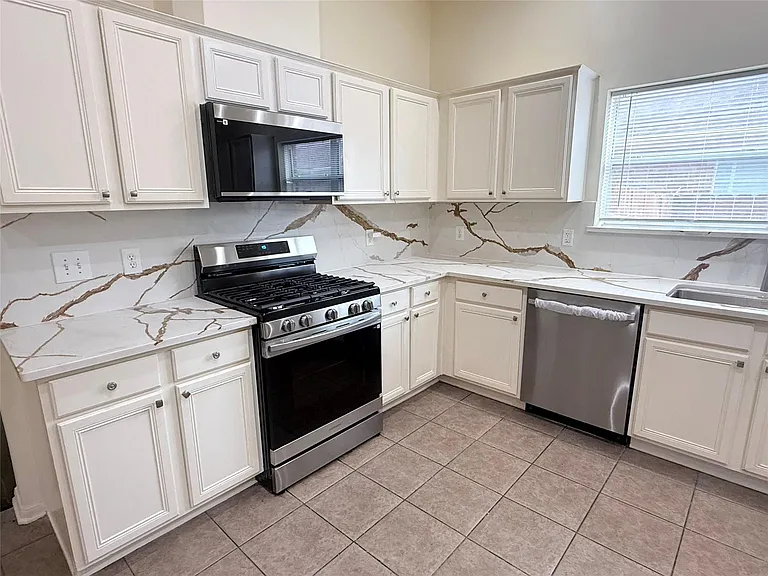 6530 Signal Point Ln — Photo 11