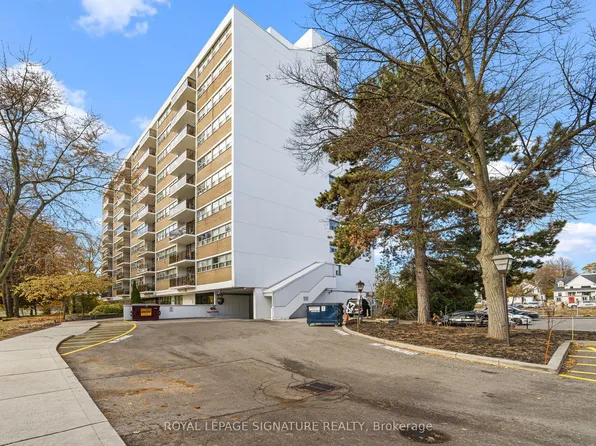 212 Kerr St #503, Oakville, ON L6K 3B1