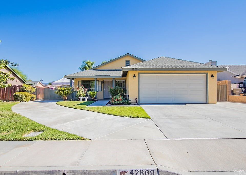 1st image of 42869 Woodside Ct
