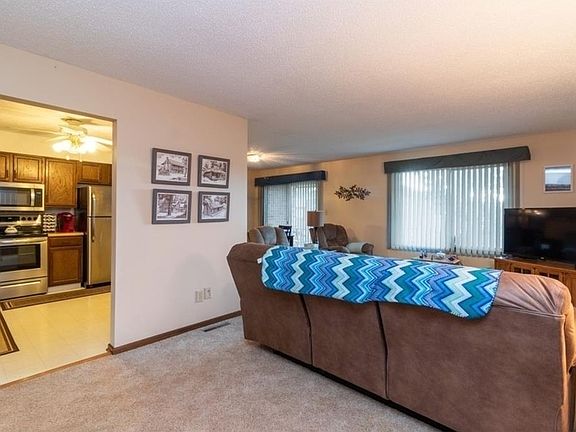 4th image of 4757 Woodland Ave Unit 8