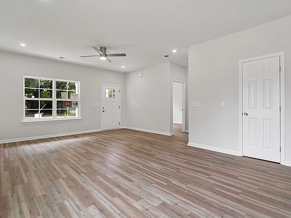 5th image of 416 Crawford Rd