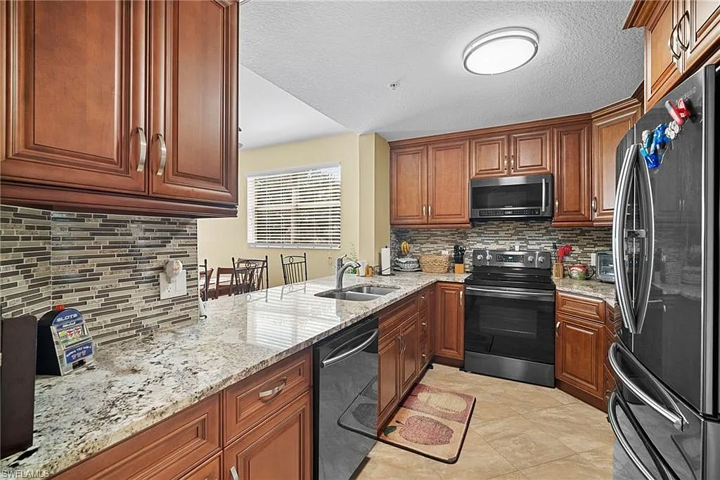 3 bed, 2.0 bath, 1506 sqft, $2,900 — Photo 4