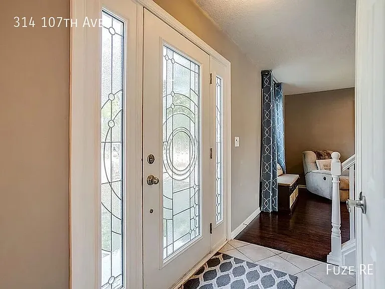 314 107th Ave NE — Photo 2
