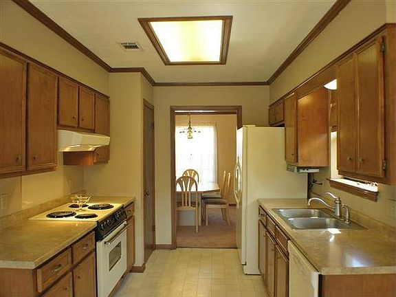 3rd image of 1181 Meadowland Dr