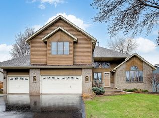 2082 Holly Ave N, Oakdale, MN 55128