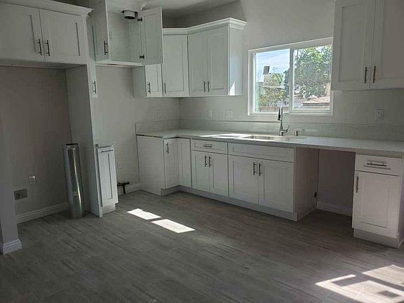 5th image of 2302 1/2 W La Verne Ave