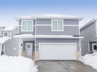 6844 17th St S, Fargo, ND 58104