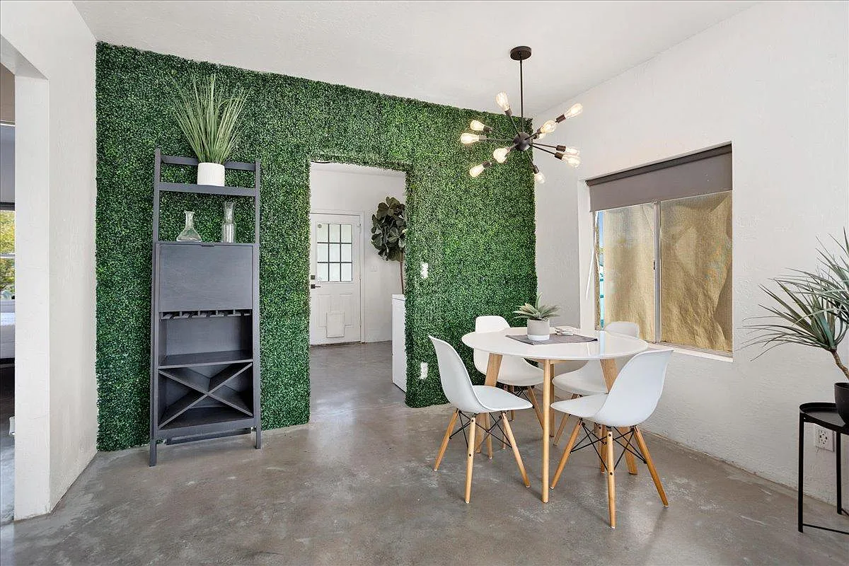 1228 E Taylor St — Photo 2