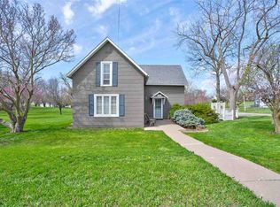 703 W 3rd St, Washington, IA 52353