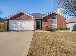 6708 W Lynn Creek Dr, Arlington, TX 76001