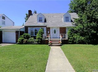 730 Park Ln S, Franklin Square, NY 11010