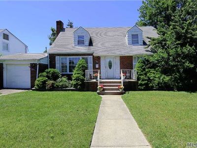 730 Park Ln S, Franklin Square, NY, 11010