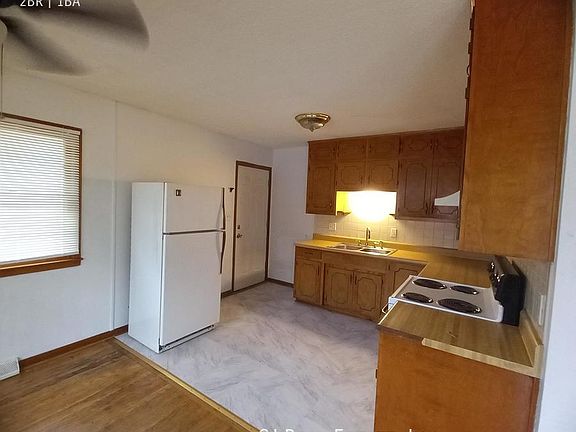 3rd image of 2401 Park Dr