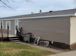 646 Beach View Dr, Iowa City, IA 52246
