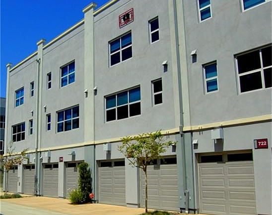 3rd image of 720 N Santiago St