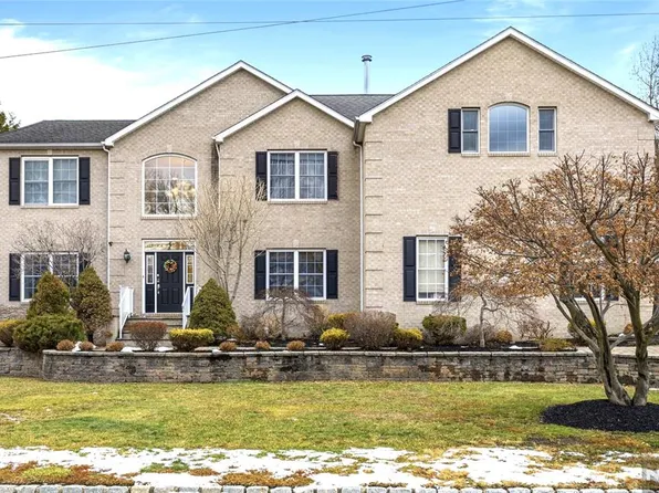73 Big Piece Rd, Fairfield, NJ 07004