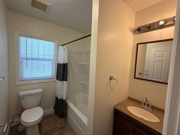 4th image of 699 W Macarthur Blvd