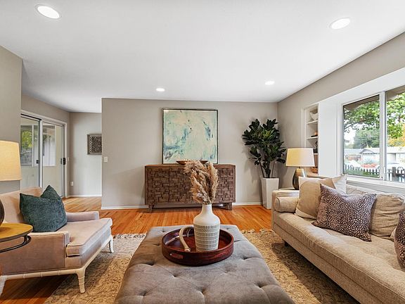 5th image of 4184 King Arthur Ct