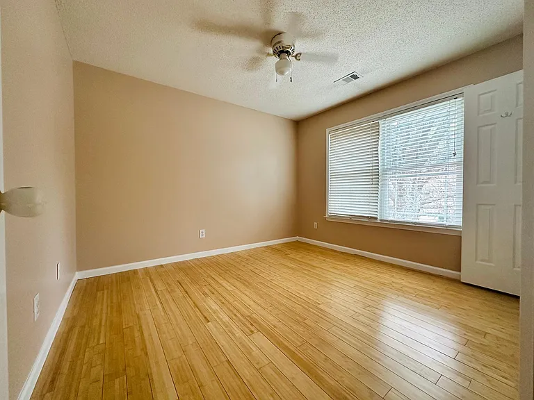 4208 Pentworth Ln NW — Photo 24