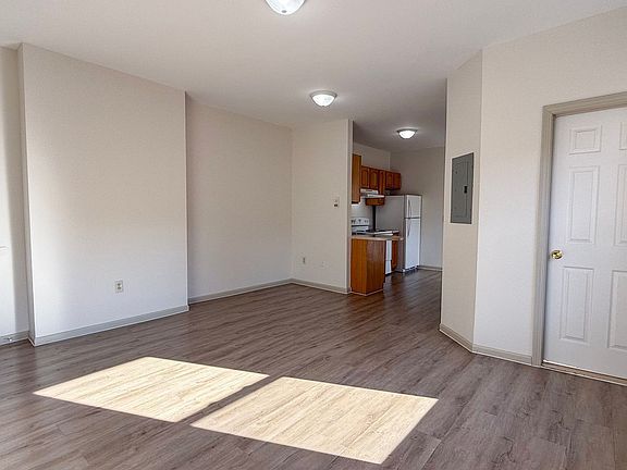 3rd image of 670-676 Broad St #302