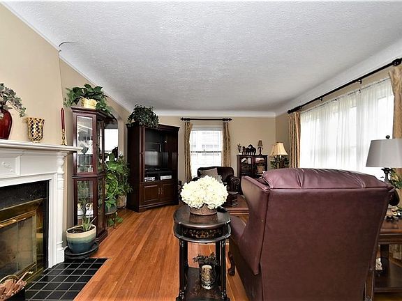 4th image of 3489 Raymont Blvd