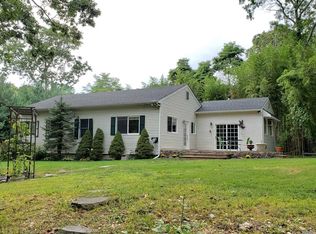 87 Woodhull Landing Rd, Sound Beach, NY 11789