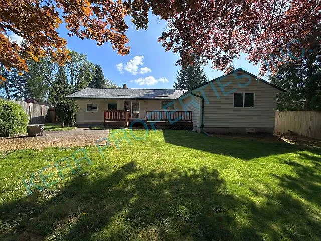 635 SE Juniper Ct E — Photo 17