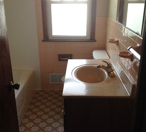 3rd image of 1473 Clarence St