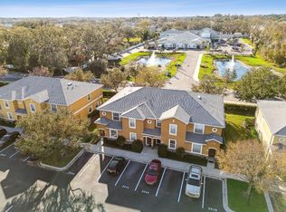 2044 Greenwood Valley Dr, Plant City, FL 33563