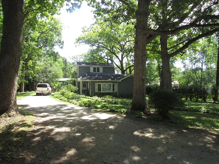 1137 Dorwood Dr — Photo 3